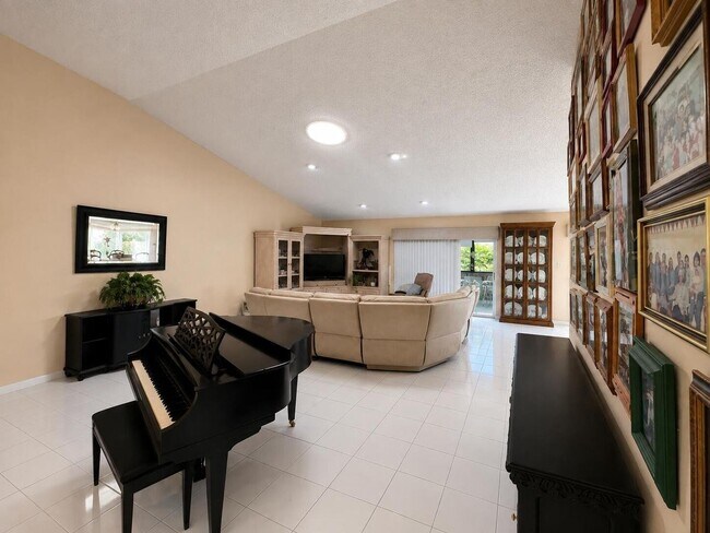 Foto del edificio - 7758 Cloverfield Cir