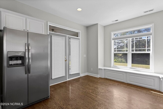 Building Photo - 412 Azalea Dr