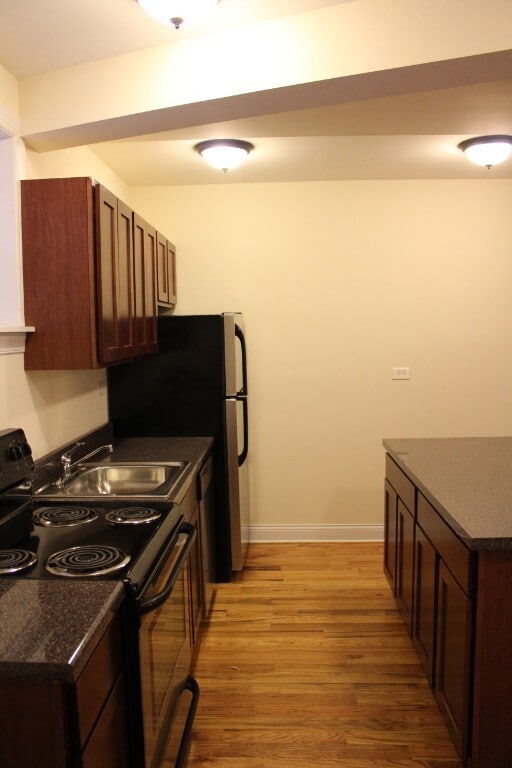 Foto del edificio - 1115 W Oakdale Ave