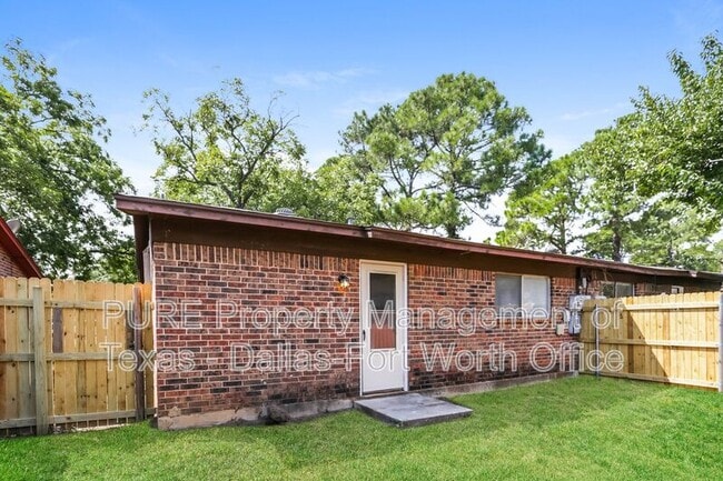 Building Photo - 409 Cousins Ln