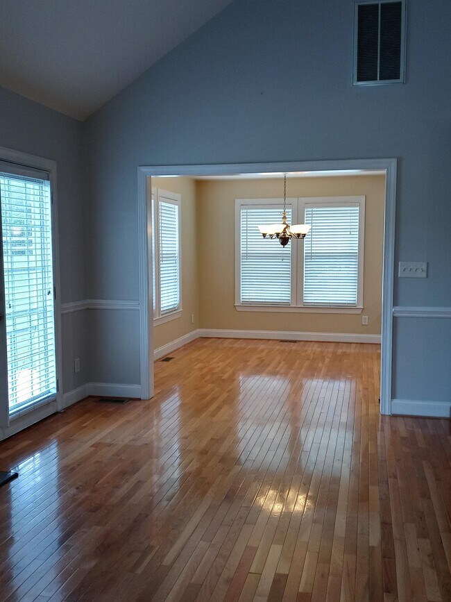 Building Photo - 2914 Loxdale Farms Dr