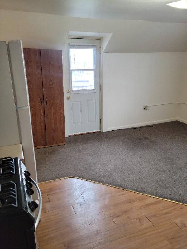 Building Photo - 324 N Dewey St
