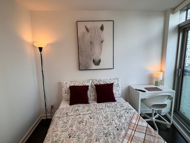 Photo du bâtiment - Master Room - York St & Bremner Blvd