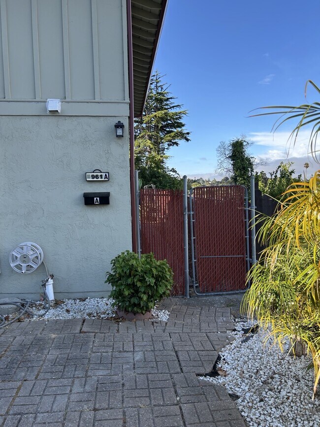 Foto del edificio - 961 Barkley Ct