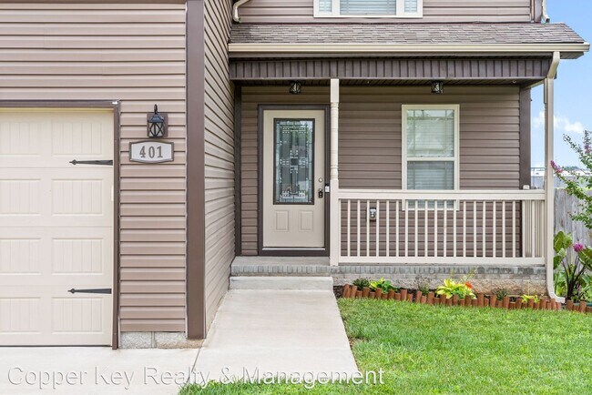 Building Photo - 3 br, 2.5 bath House - 401 Andean Court