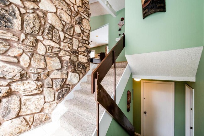 Building Photo - 9431 Dunewood Dr