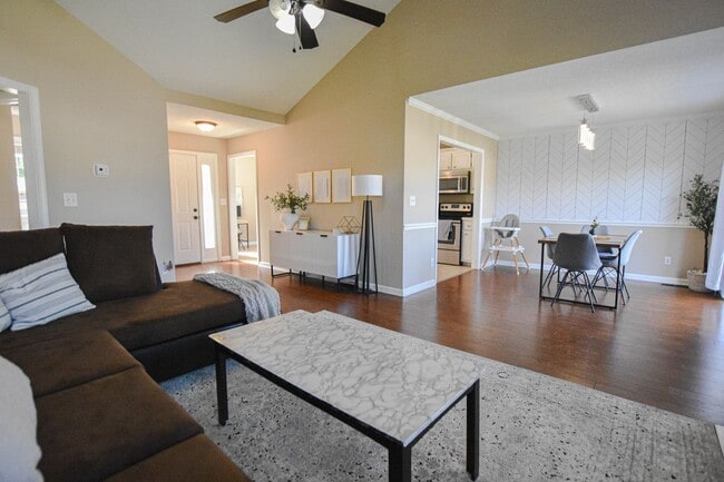 Building Photo - Pet Friendly Three Bedroom with Bonus!
