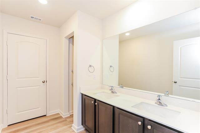 Foto del edificio - 140 Switchback Hl Rd