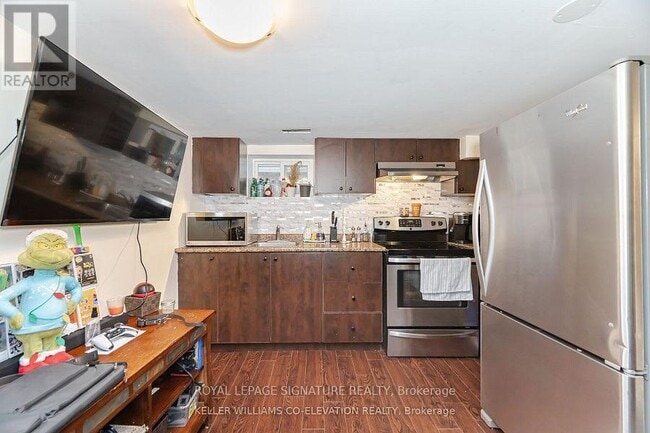 Building Photo - 310 Silverthorn Ave