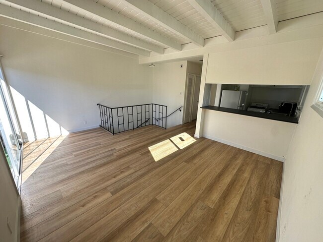 Foto del edificio - 1544 S Beverly Glen Blvd