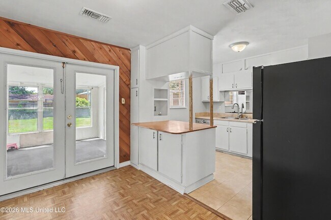 Foto del edificio - 4625 Hilltop Dr