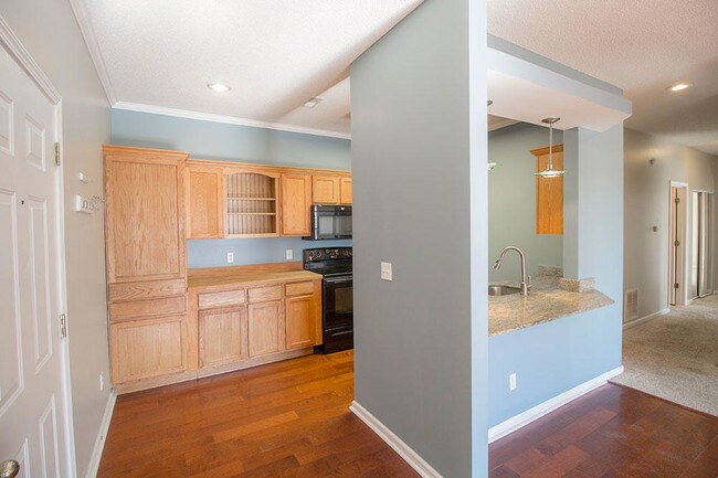 Building Photo - 3800 Saddlebrook Pl