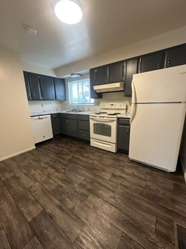 Foto del edificio - 700 700 W