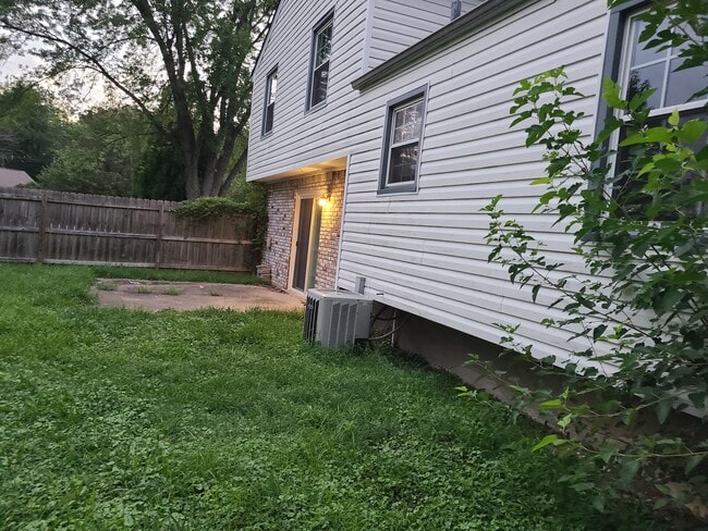 Building Photo - 6604 Birchline Blvd