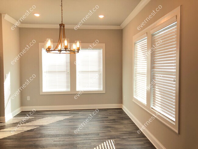 Building Photo - Beautiful Tri-level Executive End Unit 4 Bed/ 3.5 Bath townhome!  Coming Soon!