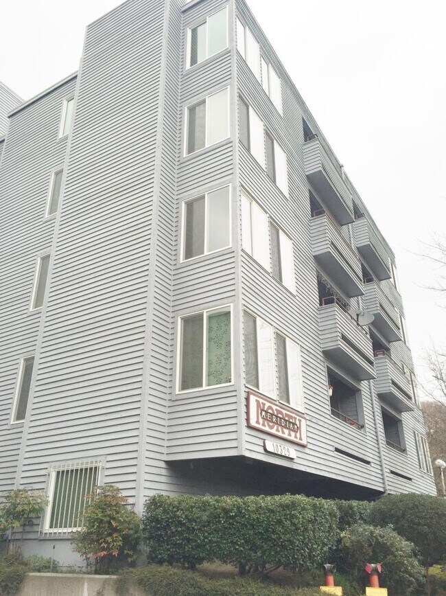 Edificio - Vista exterior - 10329 Meridian Ave N