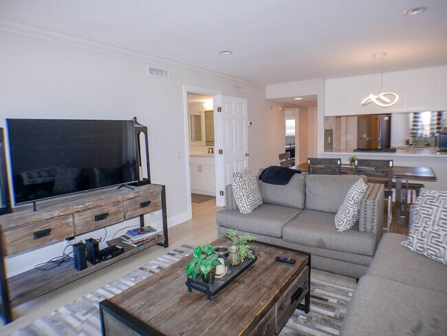 Foto del edificio - RARE Offering 2BD/2BA Furnished Condo of s...