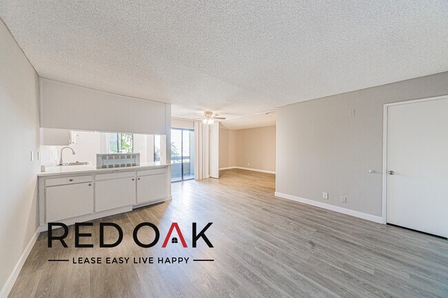 Foto del edificio - 8614 Woodley Ave