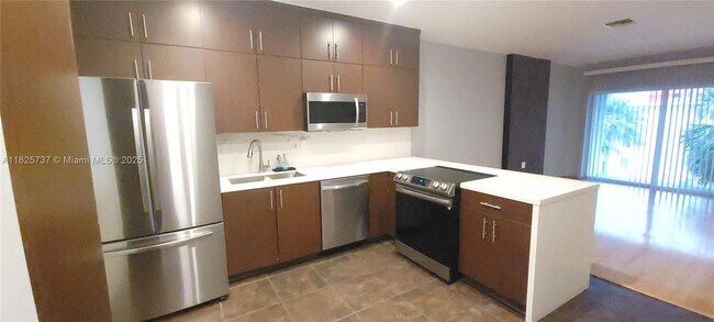 Foto del edificio - 1600 NE 114th St