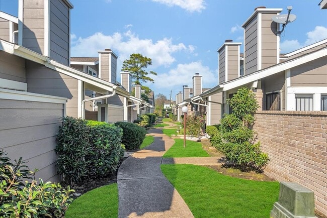 Building Photo - Peacock Hills Home