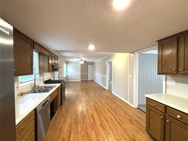 Foto del edificio - 558 Dorsey Cir SW