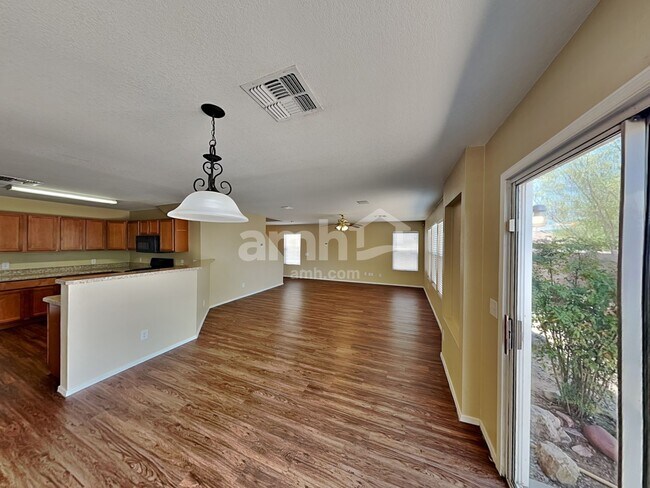Foto del edificio - 6179 E Bramble St
