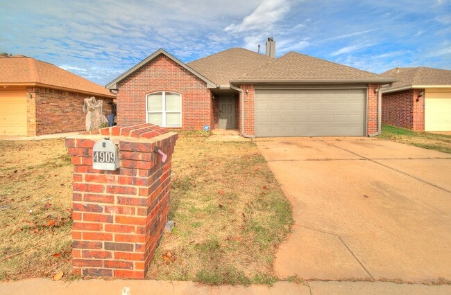 Photo - Great Freshly updated 3 bed 2 bath! House