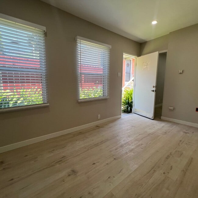 living room - 1517 Idaho Ave
