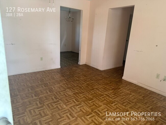 Foto del edificio - 127 Rosemary Ave