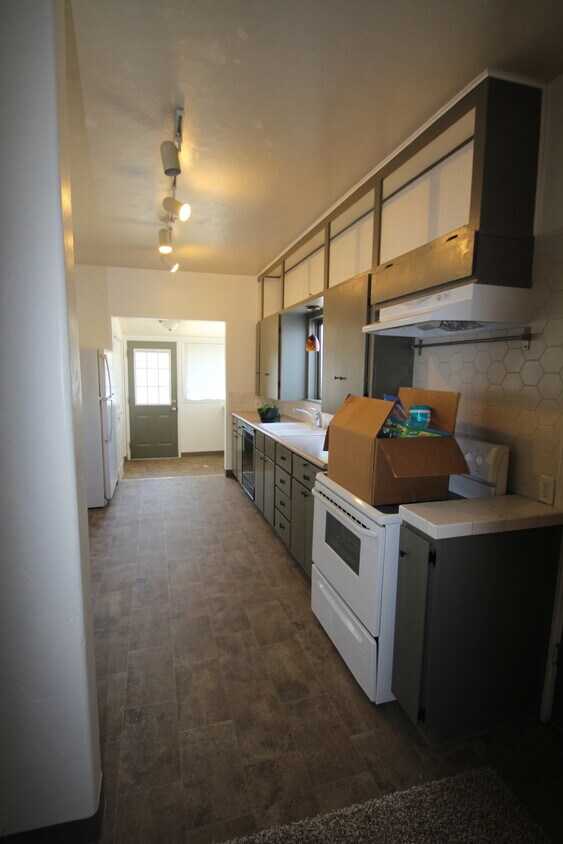 180 W Berkeley St, Gladstone, OR 97027 House Rental in Gladstone, OR