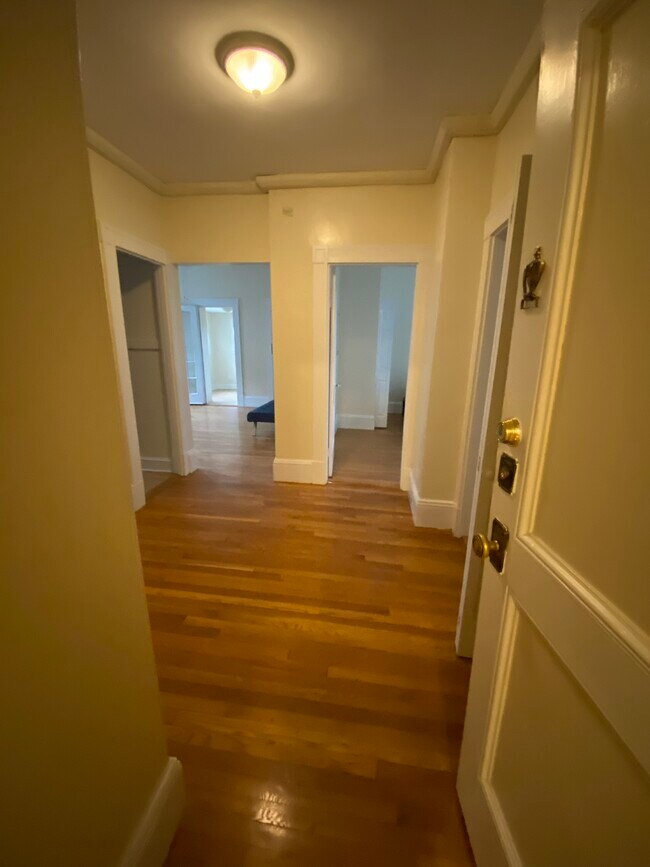 Foto del edificio - 1475 Beacon St