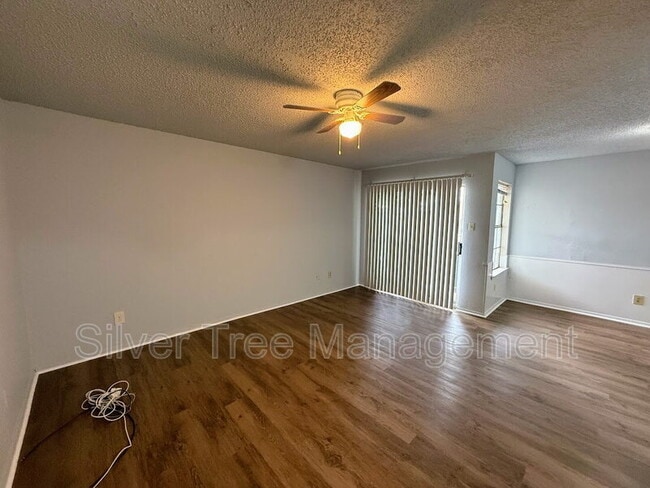 Foto del edificio - 4820 Wellesley Ave