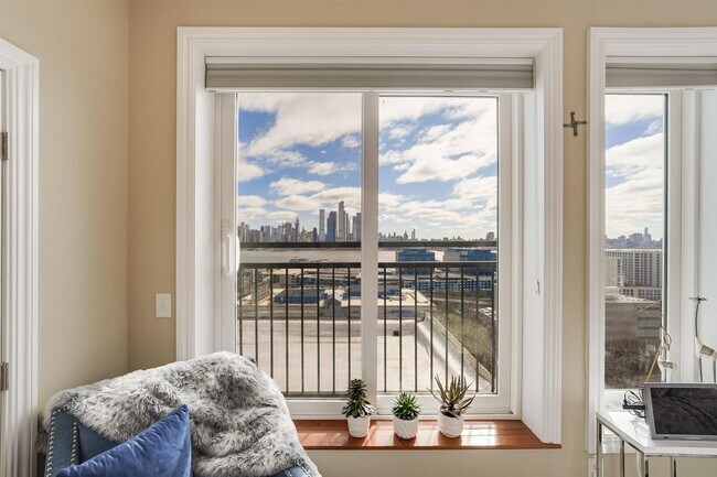 Building Photo - 8 Zerman Pl