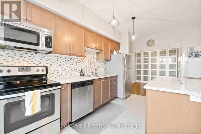 Building Photo - 650-650 Sauve St