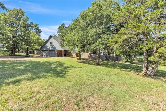 Building Photo - 9710 N Oak Cliff Dr