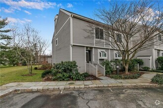 Building Photo - 11 Strathmore Ln