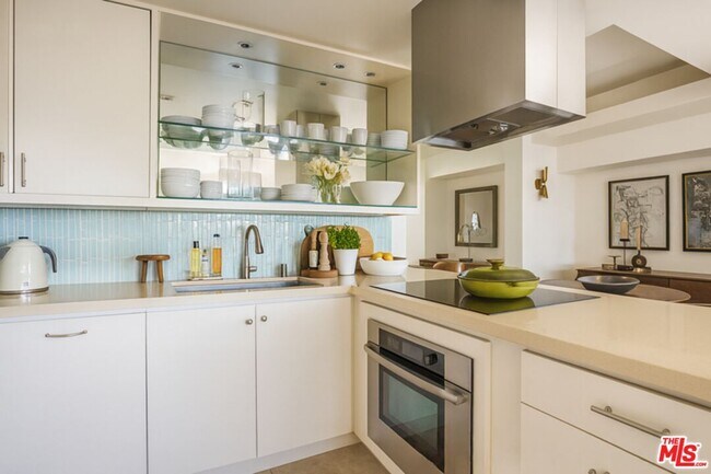 Foto del edificio - 1155 N La Cienega Blvd