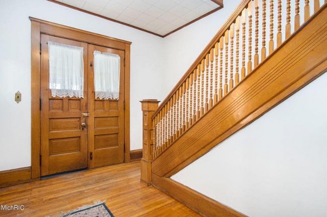 Building Photo - 307 Lincoln St