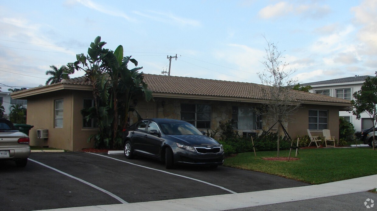 Primary Photo - 2160-2170 NE 44th St