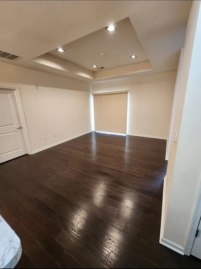 Building Photo - 646 Strassle Way
