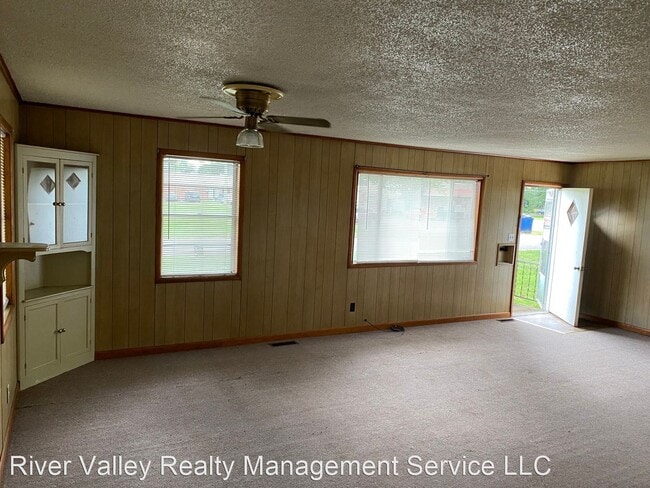 Building Photo - 3 br, 1 bath House - 110 State St
