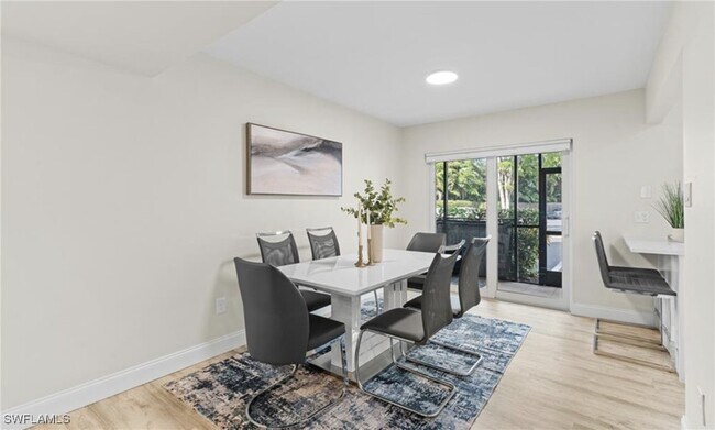 Foto del edificio - 788 Park Shore Dr