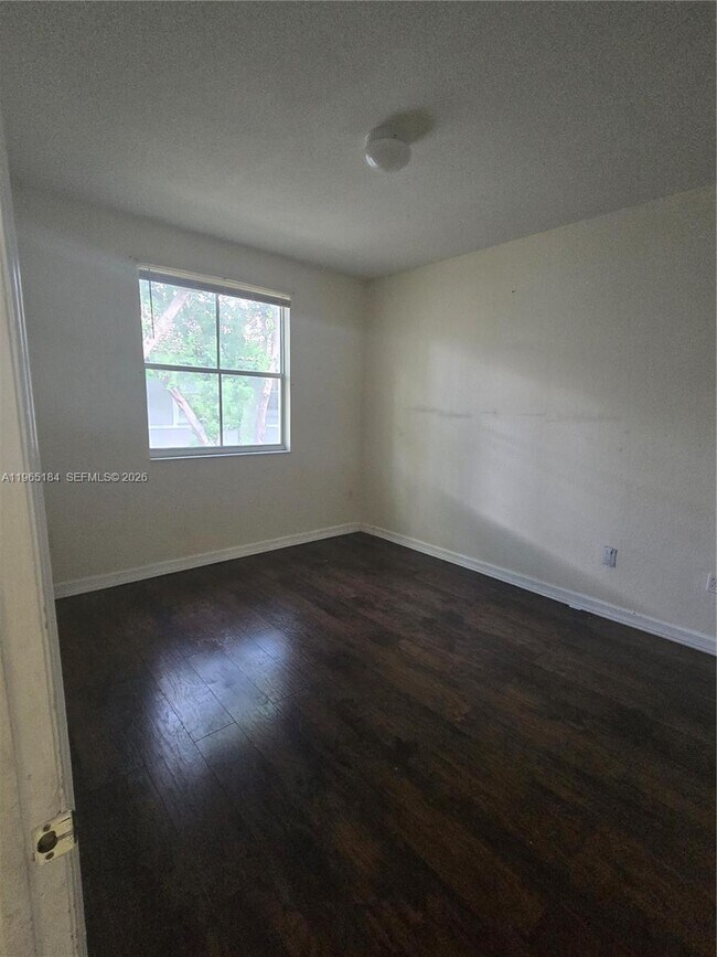 Building Photo - 1661 SE 28th St