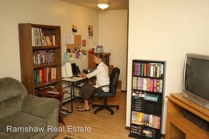 Building Photo - 1 br, 1 bath Apartment - 606 W. Healey