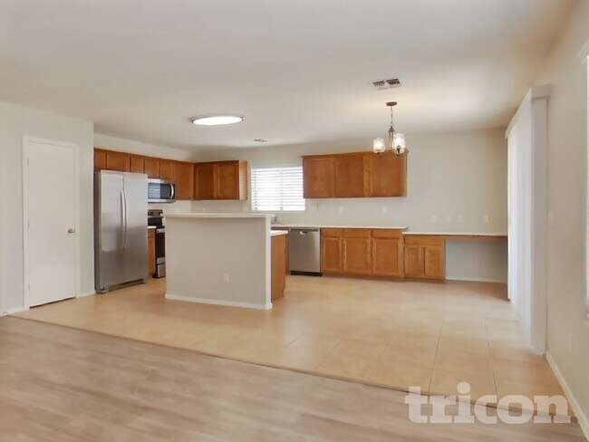 Foto del edificio - 43714 Cale Dr