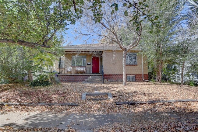 Spacious Sunnyside Bungalow, Finished Base... - Spacious Sunnyside Bungalow, Finished Base... House