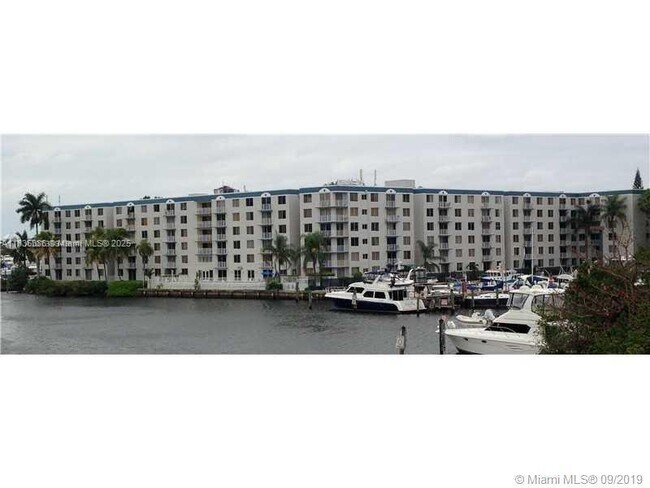 Foto del edificio - 1740 NW N River Dr