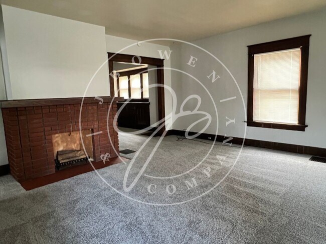 Building Photo - "Charming 2-Bedroom lower duplex in West T...