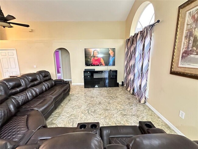 Foto del edificio - 112 Dulverton Way