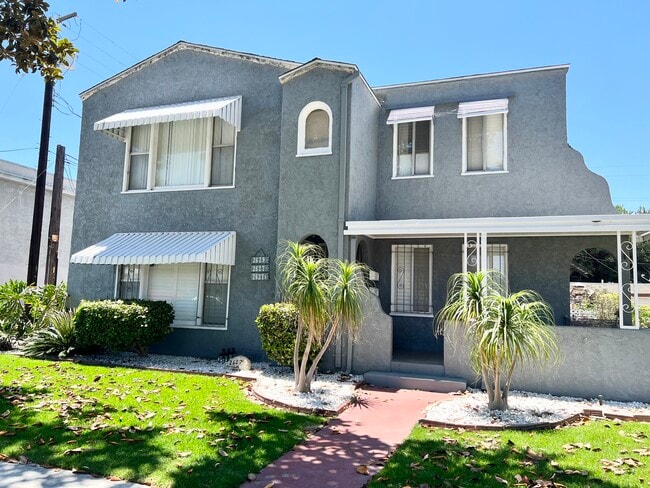 Building Photo - 2627 Magnolia Ave